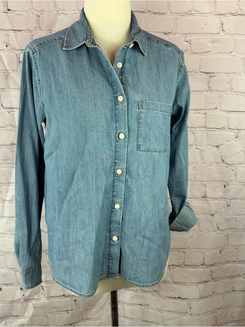 LOFT Blue chambray Denim Shirt women XS preppy layer minimalist